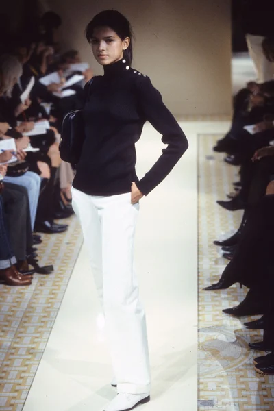 Look 16